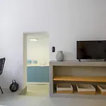 30Villa Rd Studio